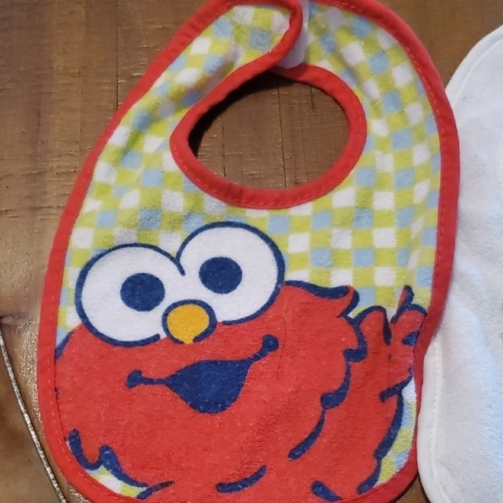 🐻  6 Assorted Baby Bibs
